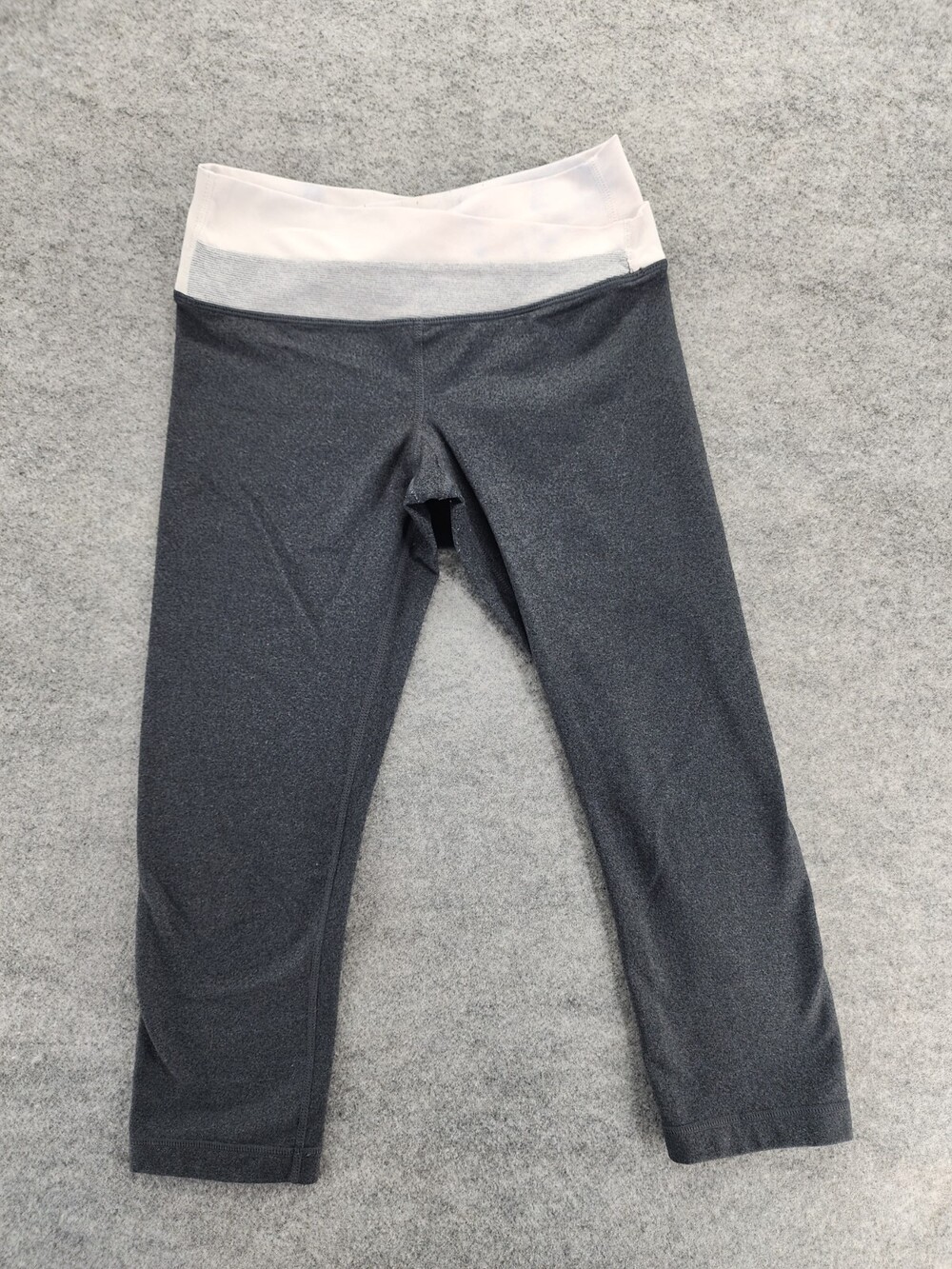 Lululemon Leggings Womens 4 Capri Activewear Black Mid Rise 24x20"